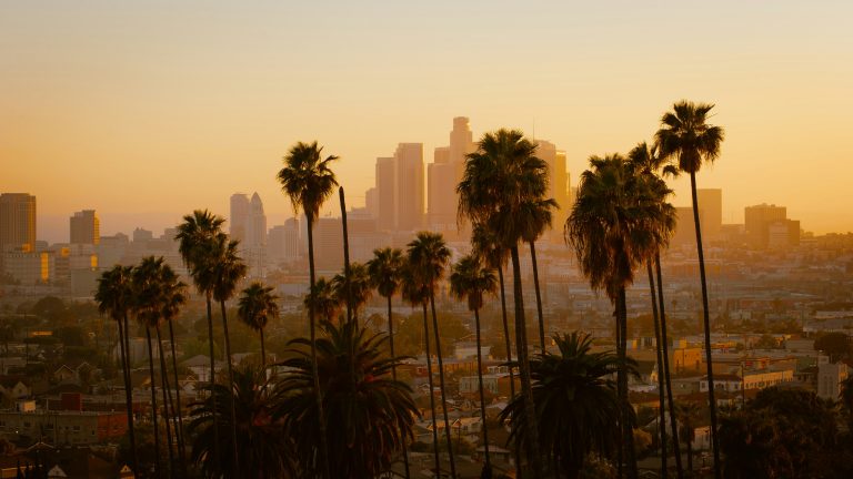 8 mistakes tourists make in Los Angeles that can ruin an otherwise brilliant trip Tourists explore Los Angeles, where famous landmarks, busy roads and sprawling neighborhoods make planning essential.