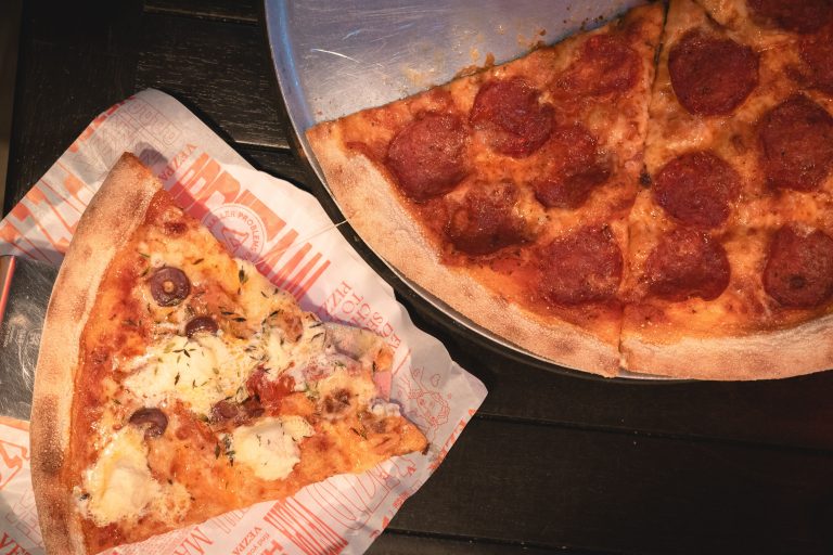 7 of the best places for a New York slice of pizza in Los Angeles A classic New York slice in Los Angeles.