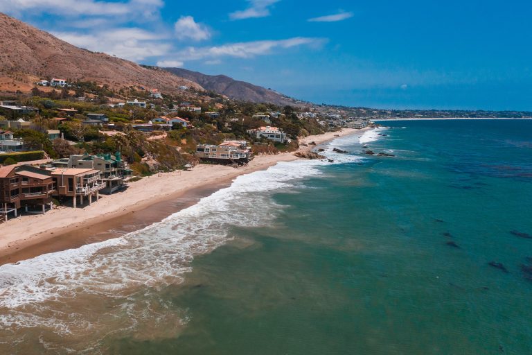 How to do Malibu properly, from finding parking to eating by the California ocean Malibu's coastline is made for a day trip.